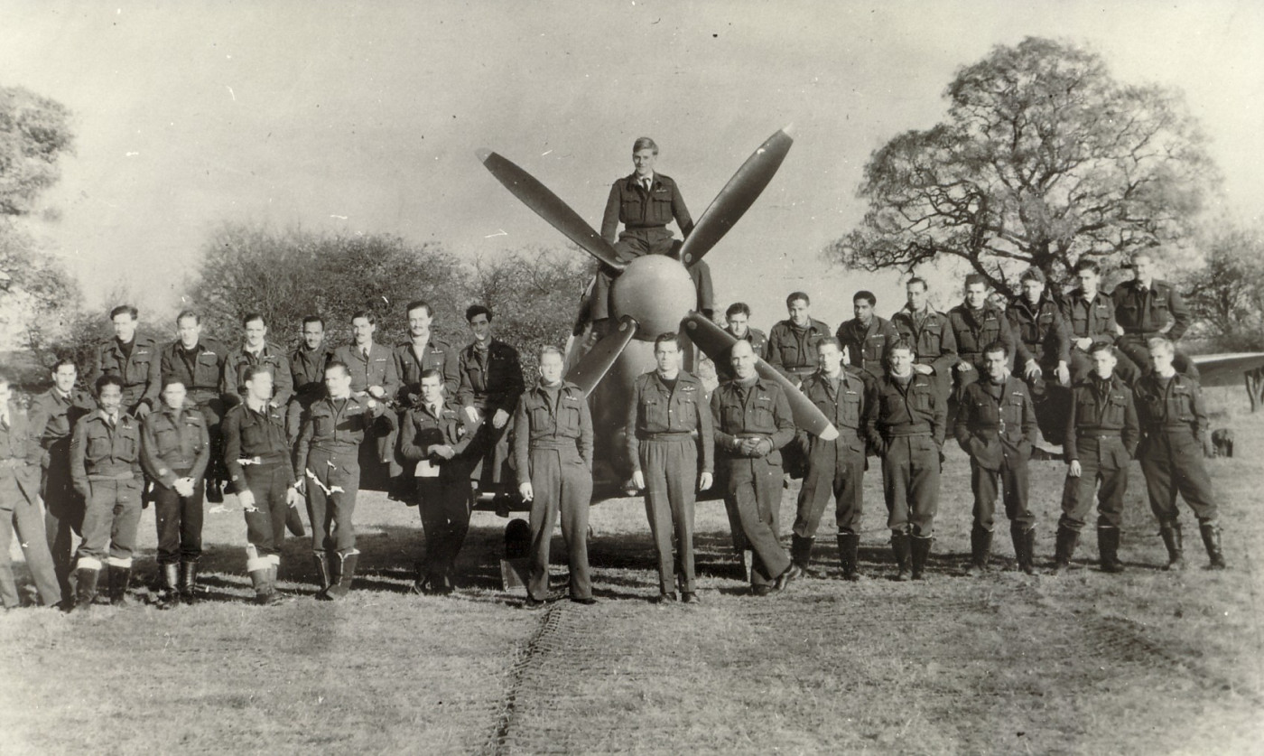 Spitfire pilots with MJ217 the silver spitfire
